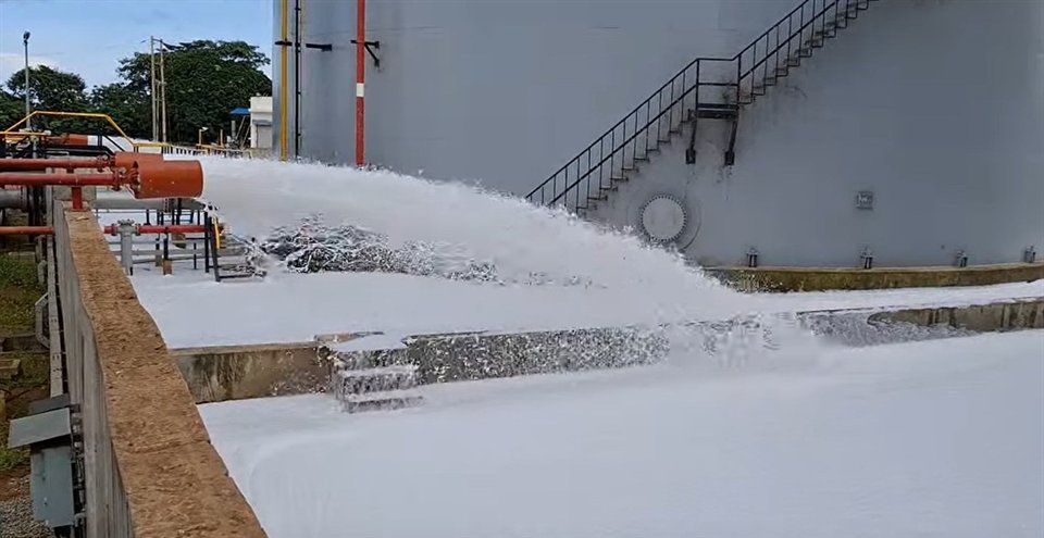 Dyke foam pourer installed at the tank farm