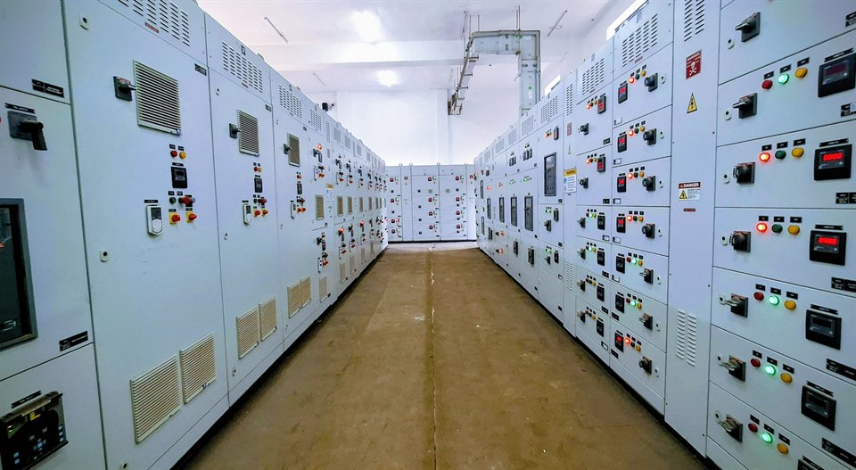 Automated transfer switch and power distribution panel