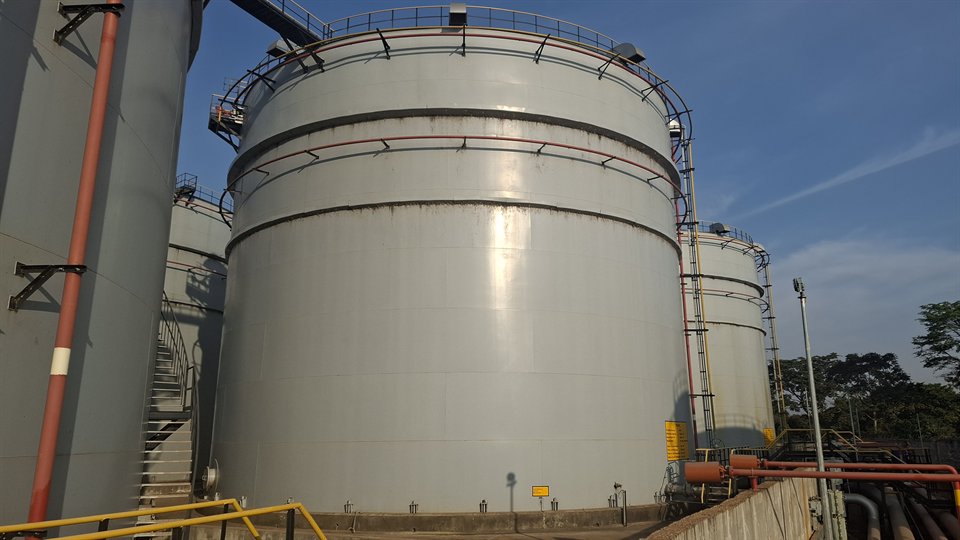 Internal floating roof storage tanks at the terminal